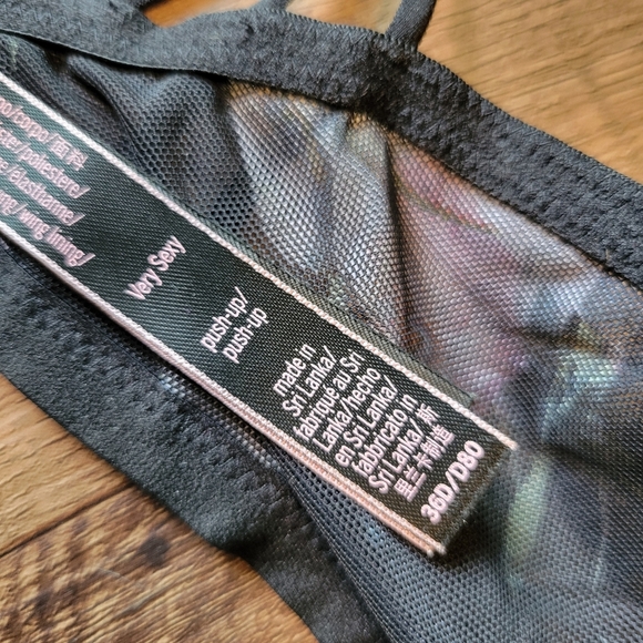 Victoria's Secret Very Sexy Push Up Bra Black With Floral Print - Picture 4 of 4